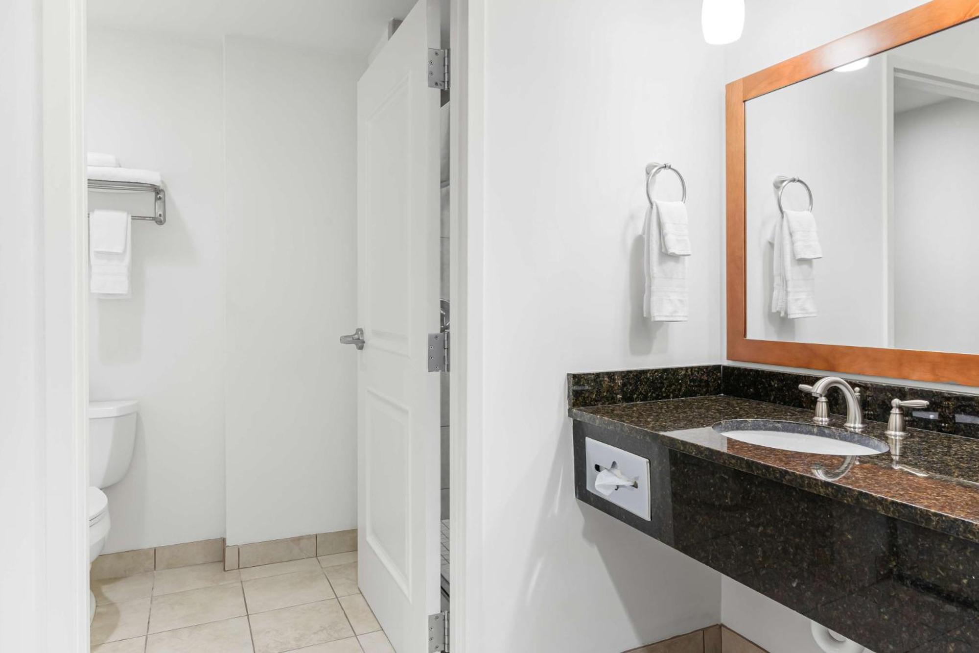 Best Western Plus Westgate Inn And Suites Леленд Екстер'єр фото