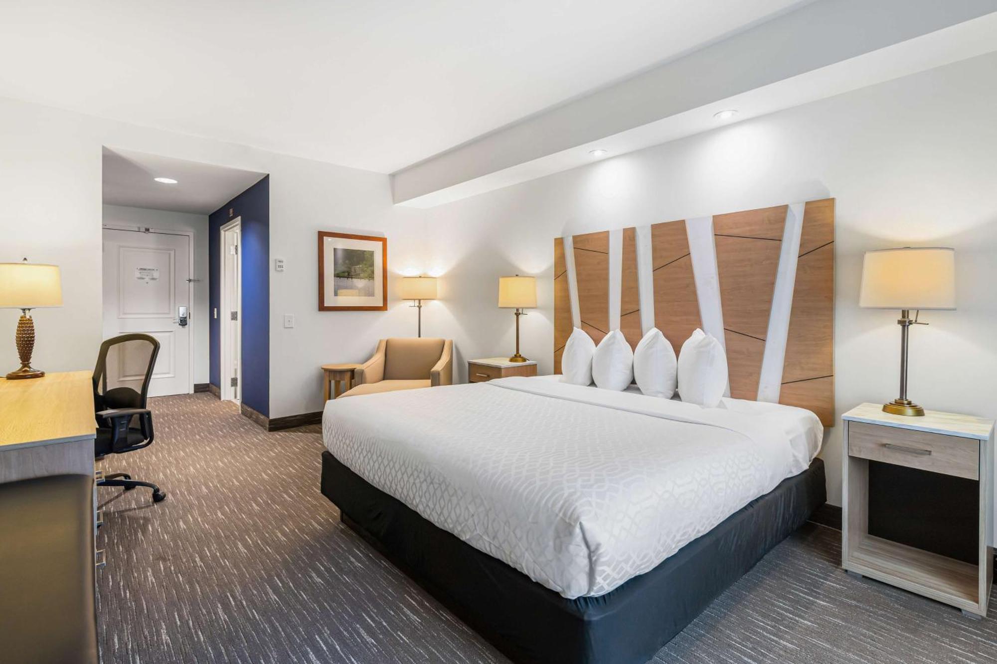 Best Western Plus Westgate Inn And Suites Леленд Екстер'єр фото