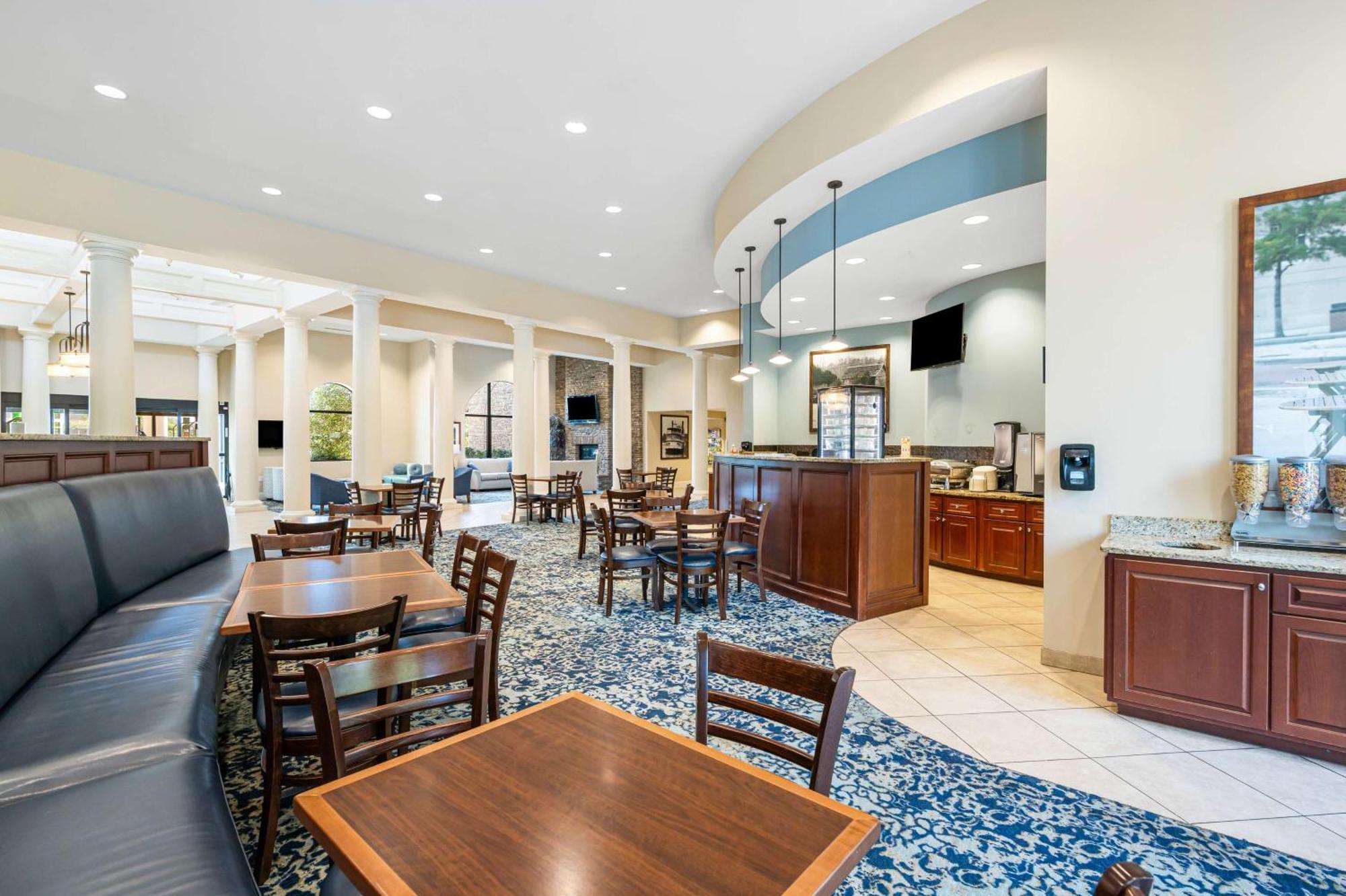 Best Western Plus Westgate Inn And Suites Леленд Екстер'єр фото