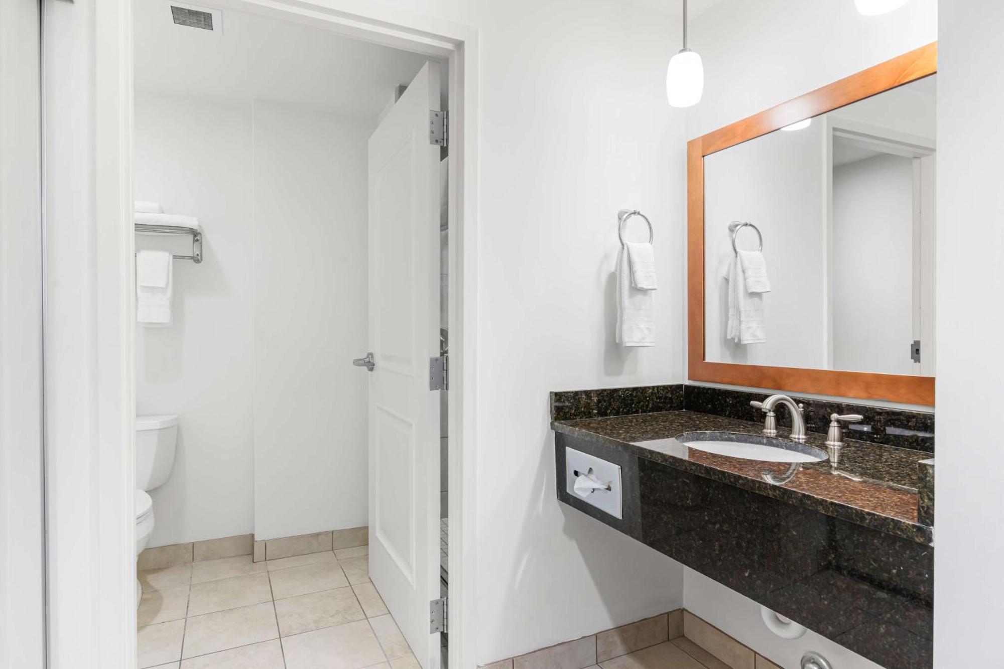 Best Western Plus Westgate Inn And Suites Леленд Екстер'єр фото